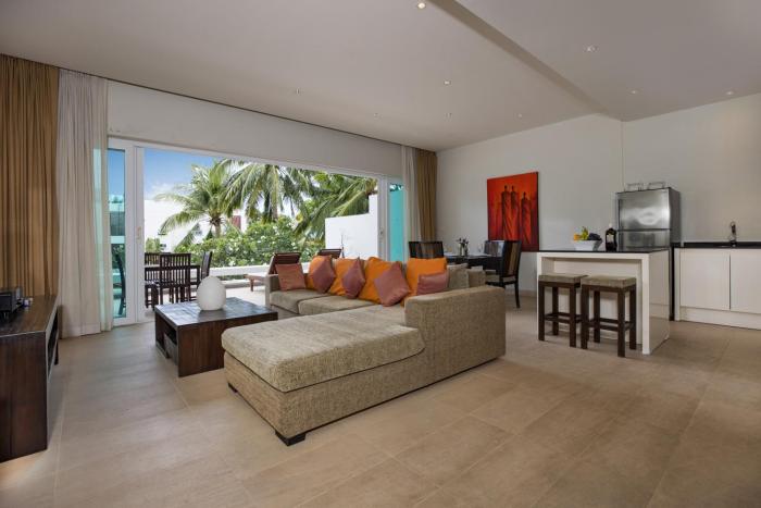 Tropical Serenity - Elegant 1 Bedroom with Pool