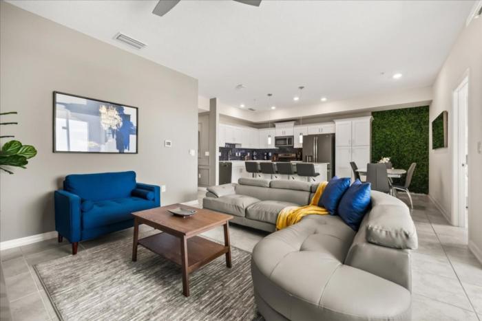 3 Bedrooms 2 Bathrooms Storey Lake 3131-406