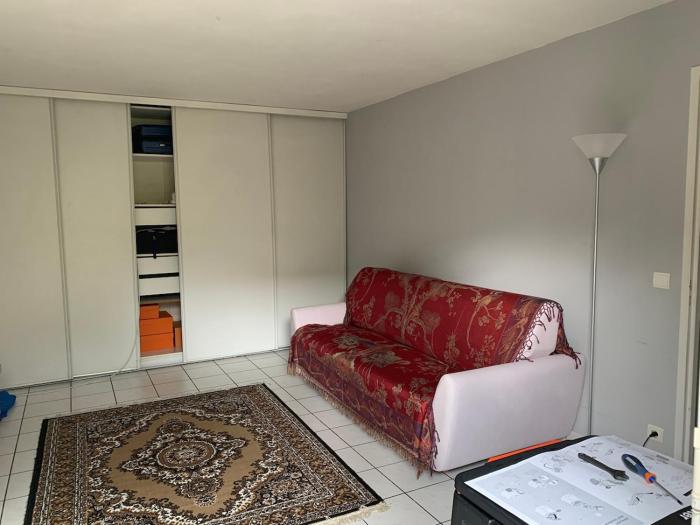 Quiet in Poissy city center for work or family stay