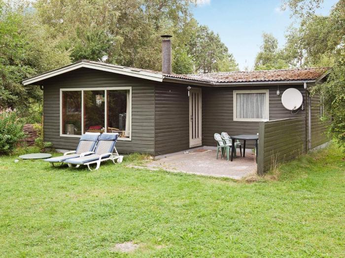 6 person holiday home in Ebeltoft