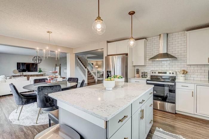 Lavish HUGE Noblesville and Carmel adjacent family home