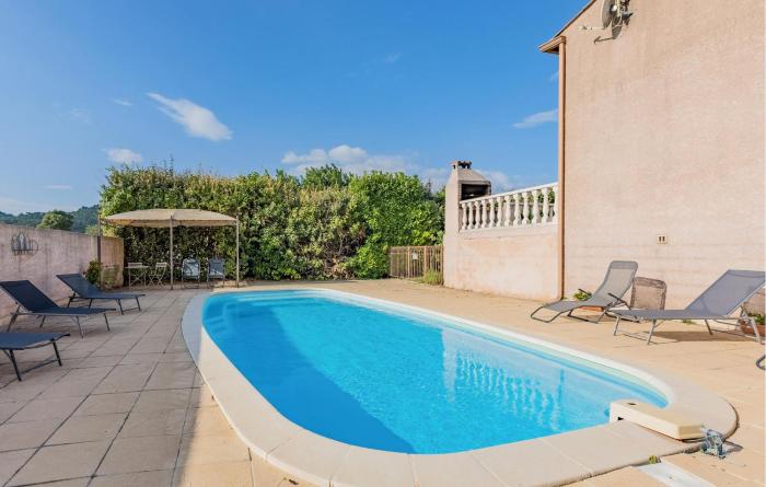 Gorgeous Home In Cessenon Sur Orb