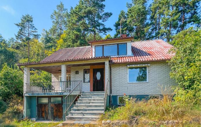 Gorgeous Home In Väversunda With House Sea View