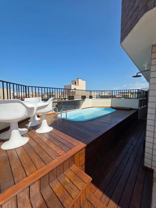 Cobertura com piscina no bairro mais charmoso de Cabo Frio, 400mts da praia do Forte