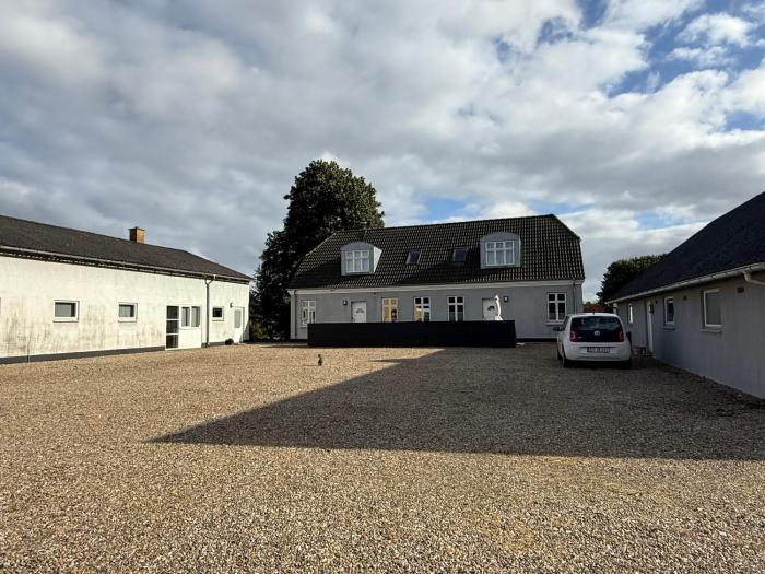 Stor lejlighed i rolige omgivelser