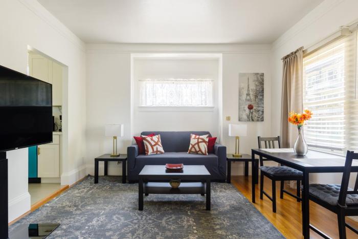 3 Berkeley - 1 Bedroom Apartment, with Laundry