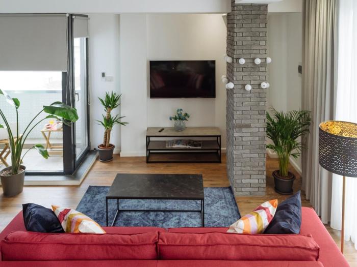 Central 16 Apartment - Private Terrace & Parking