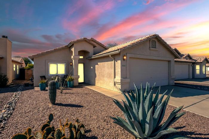 Silverbell Oasis Close to Gem Show & Downtown