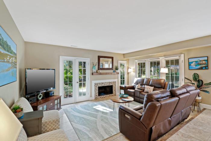 108 Evian Villa near Tennis Pickleball Pool & Beach