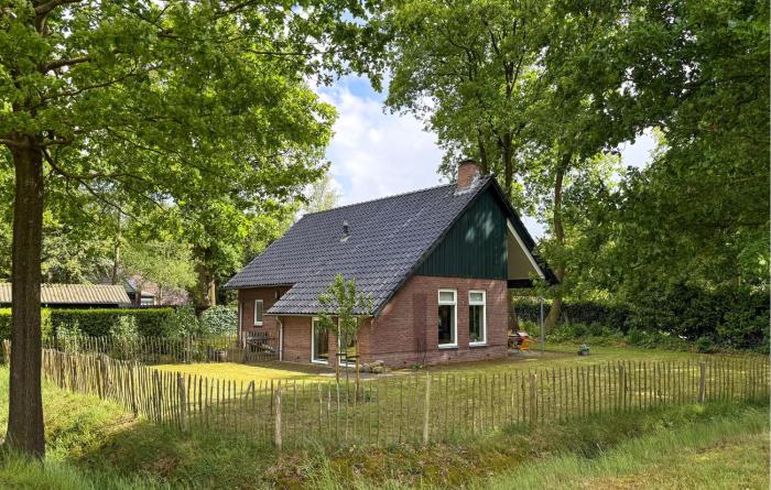 3 Bedroom Beautiful Home In Gees