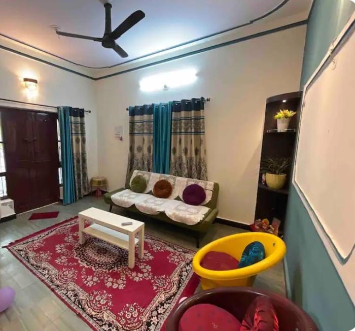 Spacious 2BHK Villa with Terrace & AC in Secunderabad