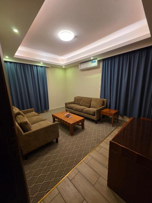 ذهبية خميس للشقق المخدومة