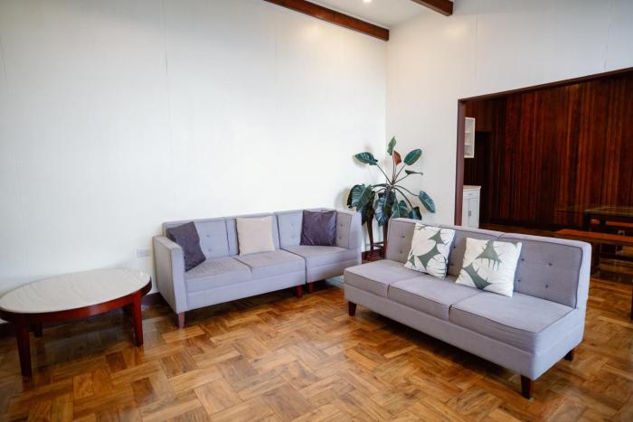 6 Bedroom Guesthouse near Camp John Hay