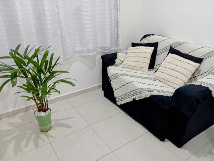 Apartamento com estacionamento no local