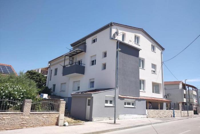 Apartments with parking space Zadar - 19830