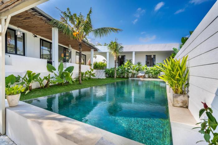 Master Suite in Prime Canggu Pool Villa overlooking rice fields