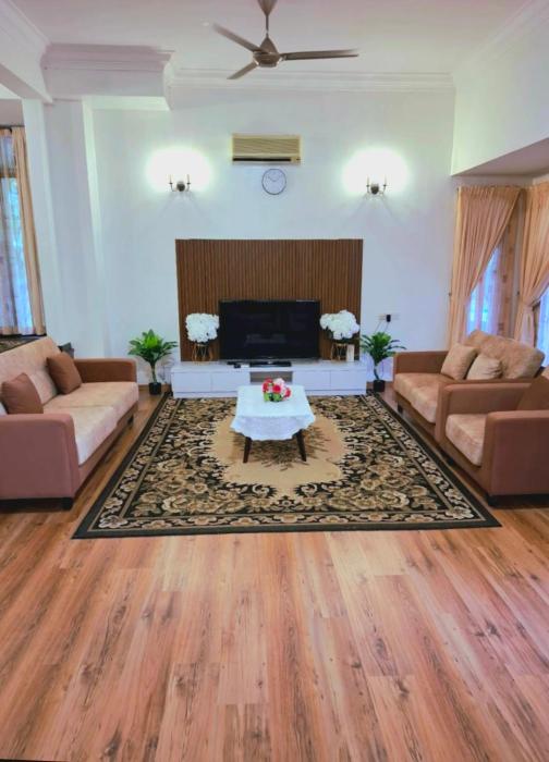 5-BEDROOM FERRINGHI HOUSE with WIFI , NETFLIX , BBQ, 5 MINUTES WALK to BEACH