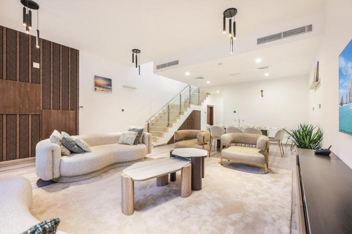 FIRST CLASS VILLA Tranquility Meets Luxury