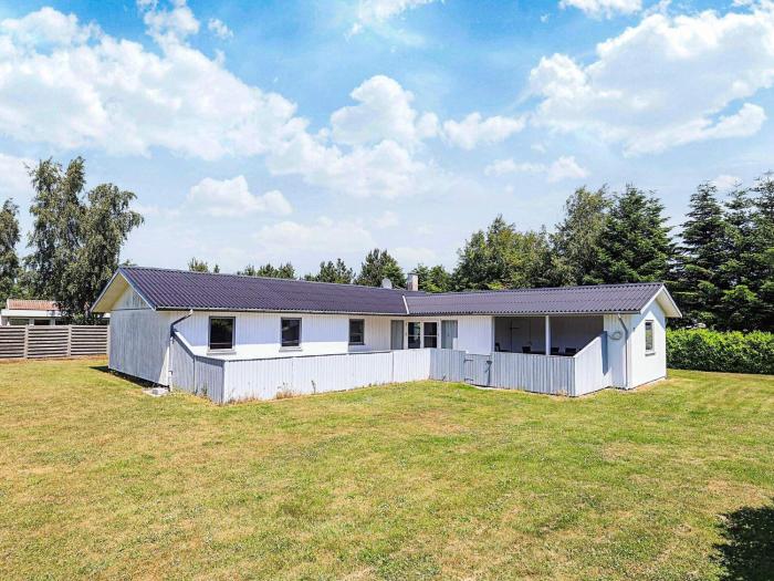 8 person holiday home in Væggerløse-By Traum