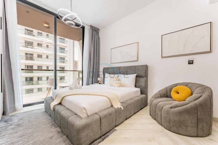 Studio with Community Views, Easy Access to Bus Stop, Parks, and Circle Mall, Empire Residence, JVC by Deluxe Holiday Homes