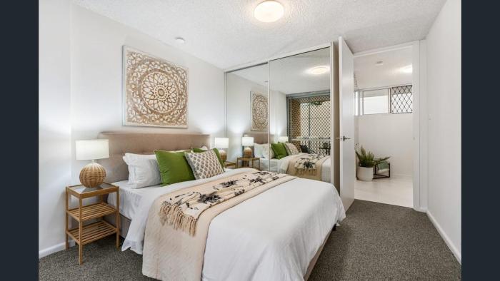 Cozy Central Beachfront Surfers Paradise