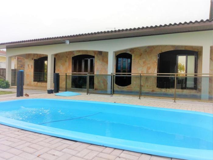 Casa geminada com piscina exclusiva