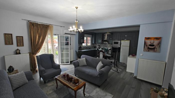 Apartment with Mountain View