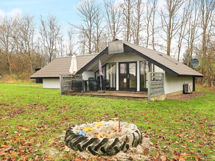 6 person holiday home in Roslev