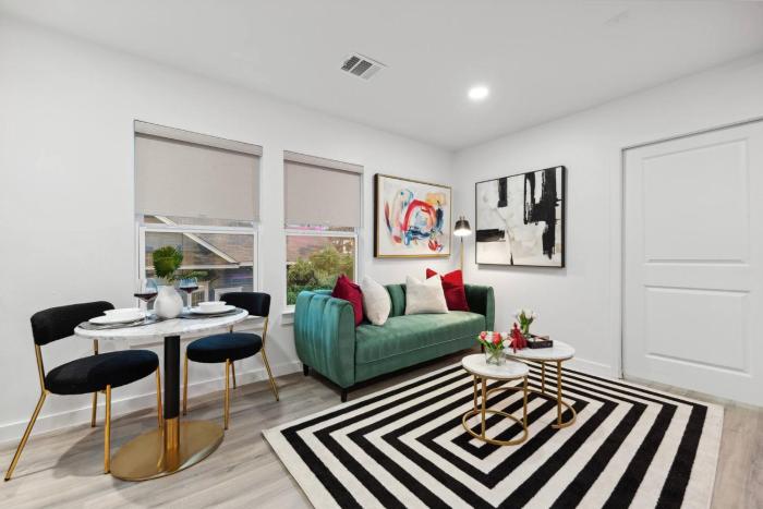 Peaceful 1-BR Stay w Putting Green near Downtown