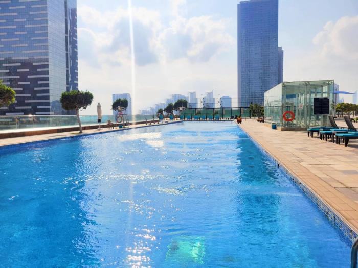Pearl Club Al Reem Island 2 Bedrooms With Pool , Gym and Tennis Court