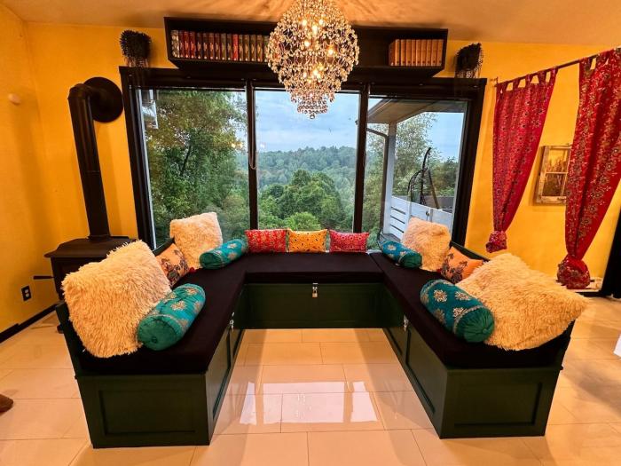 Buddhas Little Cabin! 1 min from Palace of Gold