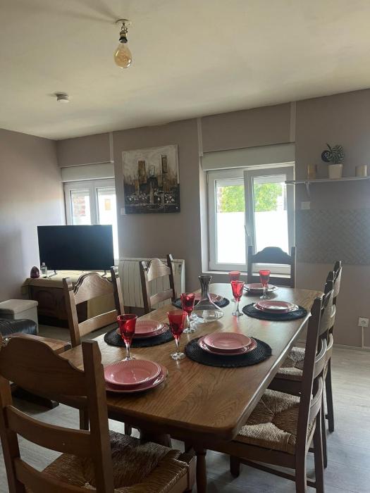 Appartement calme, emplacement stratégique, proche de toutes commodités, de lautoroute, valenciennes, lille, Belgique, wifi, Netflix, parking Gratuits, lave linge, sèche linge
