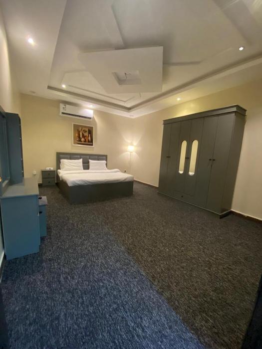 شقة بصالة وغرفتين نوم حديثة