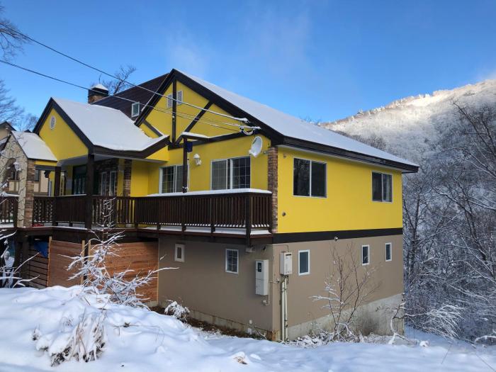 Corduroy Ski Lodge Madarao Tangram