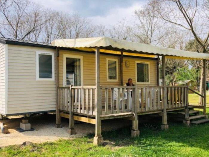 Spacieux Mobil-home 3 Chambres avec Terrasse - API-1-52-444