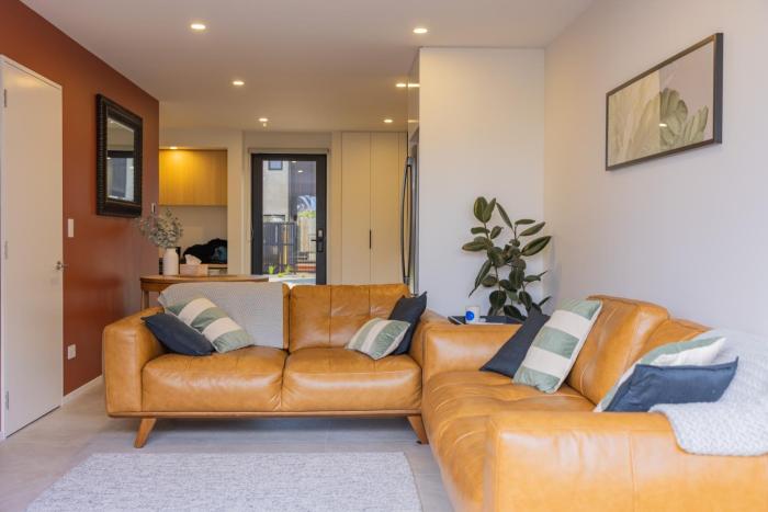 CBD 2 Bed 2 Bath Luxury Gem With Free Car Park