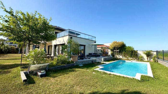 Villa contemporaine avec piscine - Céleste