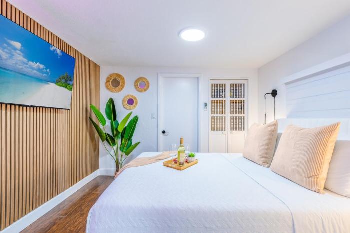 MIA Airport Modern Studio 10 min Downtown Port