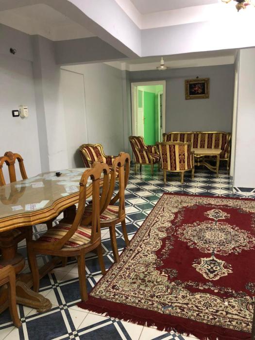 شقة بميامي دقيقتين للبحر دور سادس سلم بها نت