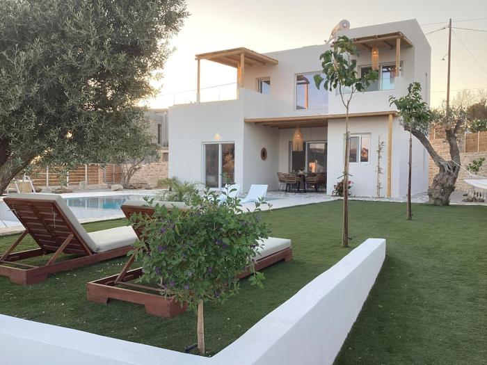 Villa Livia- panoramic view with pool and beautiful garden