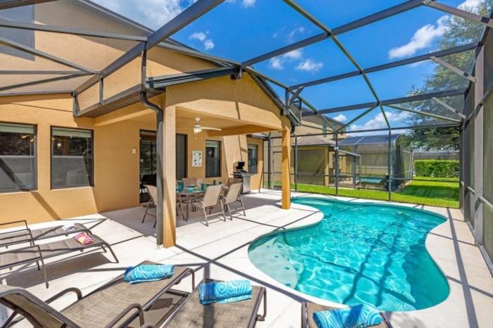 Luxury 4BR Retreat with Pool, Game Room Near Disney villa