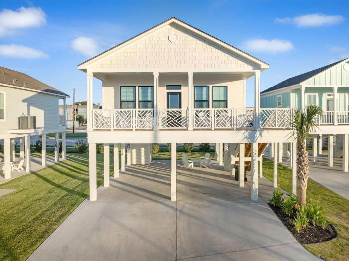 Two Bedroom Villa Walk to Beach