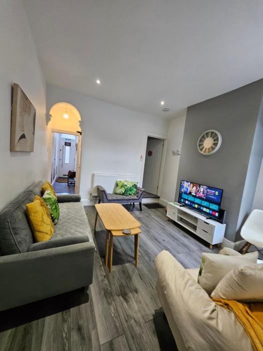 By the Joyous Stays - House with home comforts