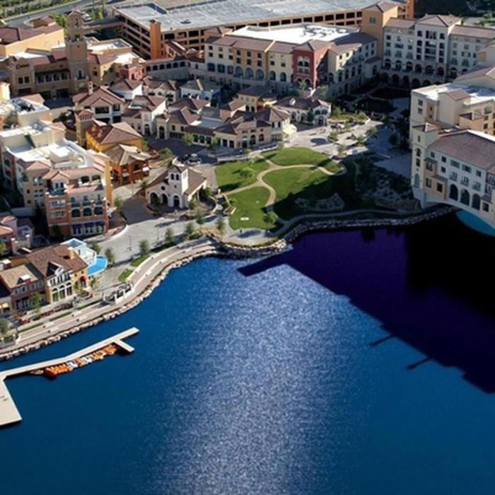 Gorgeous apartment located in Lake Las Vegas Resort and golf course