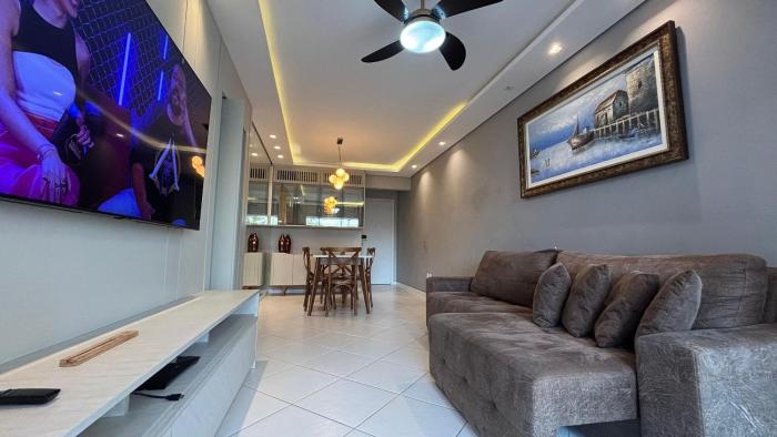 Apê central BC | 450m da praia + AC + vaga