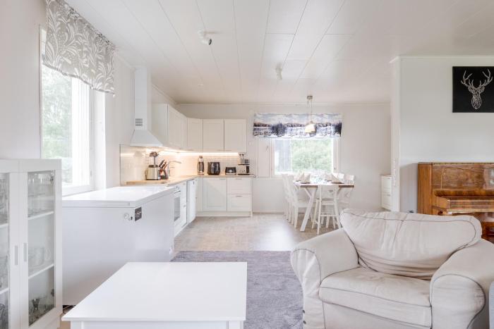 5 bedroom family home with sauna close to city center