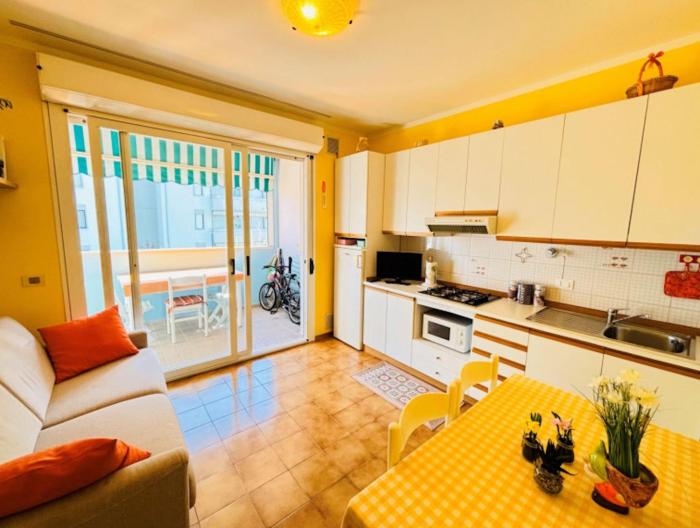 Bright apartment with a lovely balcony