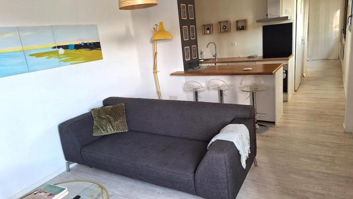 Joli T2 climatisé avec extérieur à 10 min des plages