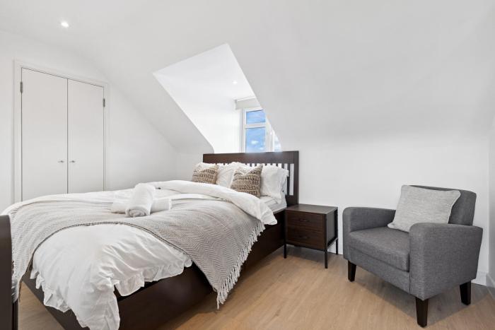 Quiet Flat, Sleeps 5, Free Parking Included