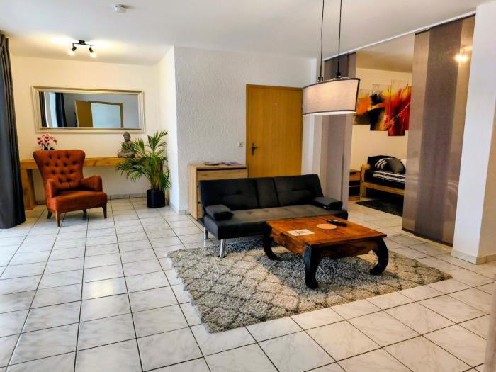 Helle und geräumige Ferien- und Monteurwohnung nur für Sie allein AUjvari Vermietungen